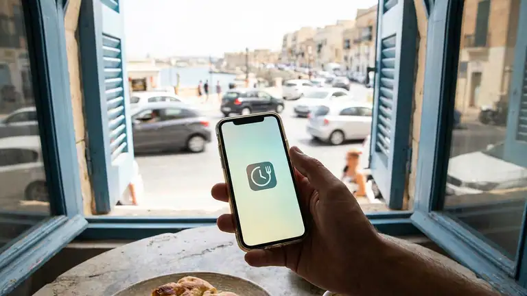 maxim — order a taxi & food: 현대인의 일상을 변화시키는 앱 header